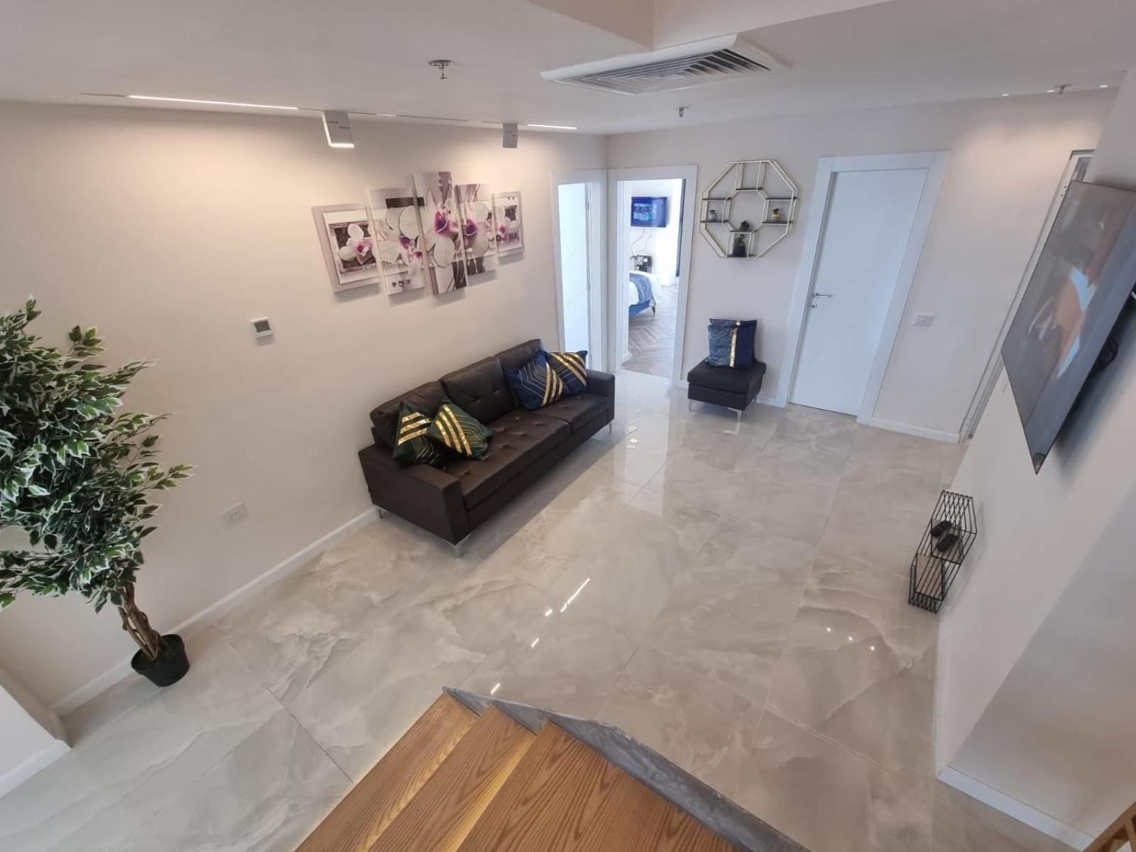 Jtower Royal Suites - Alefimmoed Jerusalem Exteriör bild